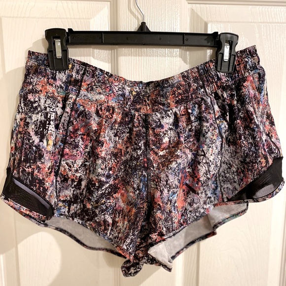 lululemon athletica Pants - Lululemon Hotty Hot Shorts 4" Vitalize Mult Sz 12